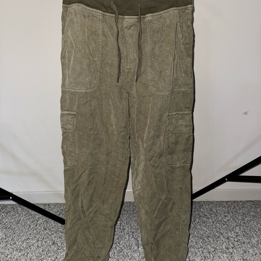 Women’s Olive Cargo Pants